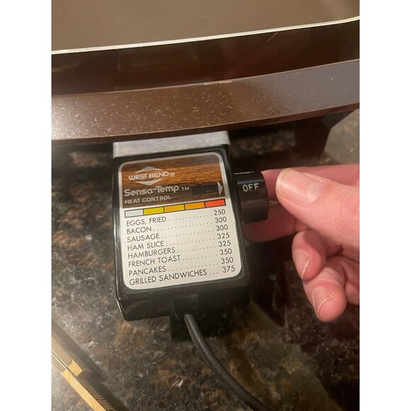 VINTAGE WEST BEND Electric SKILLET - Picture 6 of 7